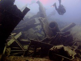 El naufragio de Angela Pando es sumergido en barco desde Las Palmas de Gran Canaria