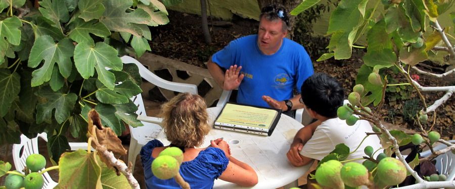 Learn to dive beneath the fig trees in Arinaga